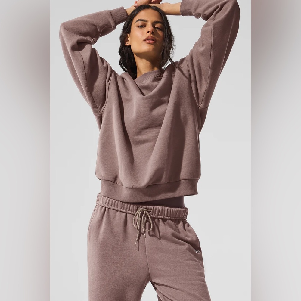Alo Yoga Accolade Crew Neck Pullover